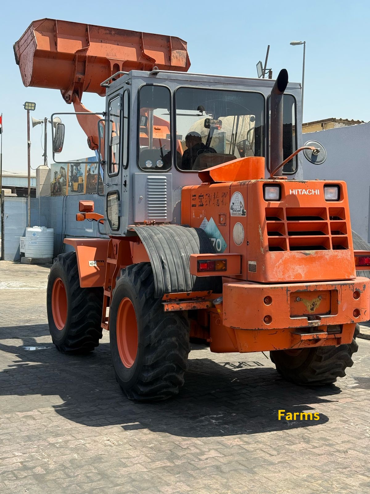 🚜 لودر هيتاشي LX70 – وارد اليابان مباشرة